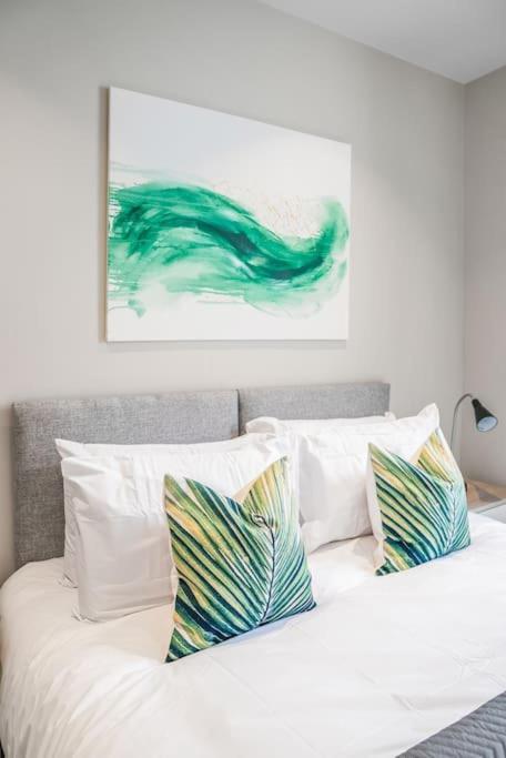 Appartamento Tottenham- Exquisite 4-bed Retreat With Ping Pong And Pool - Sleeps 7, Free Parking, Contractors & Long Welcome *