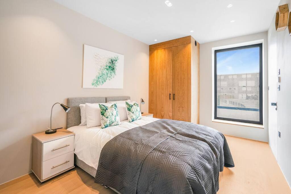 Appartamento Tottenham- Exquisite 4-bed Retreat With Ping Pong And Pool - Sleeps 7, Free Parking, Contractors & Long Welcome *