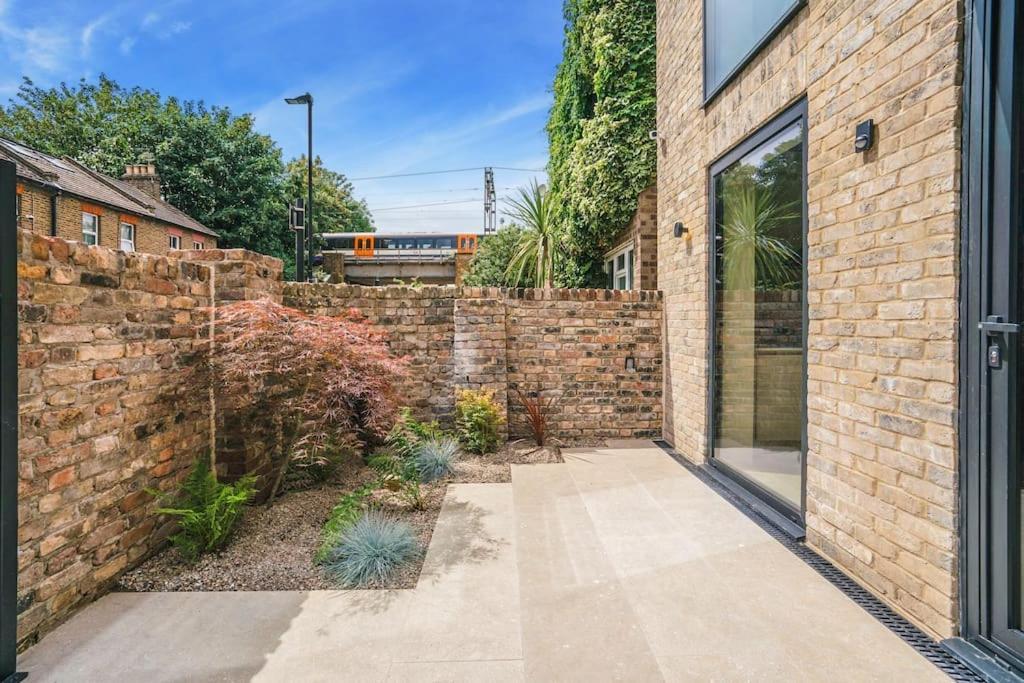 Appartamento Tottenham- Exquisite 4-bed Retreat With Ping Pong And Pool - Sleeps 7, Free Parking, Contractors & Long Welcome *